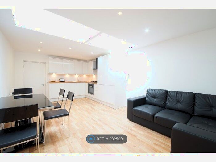 2 Bedroom Flat To Rent In Rosebank Gardens, London, E3