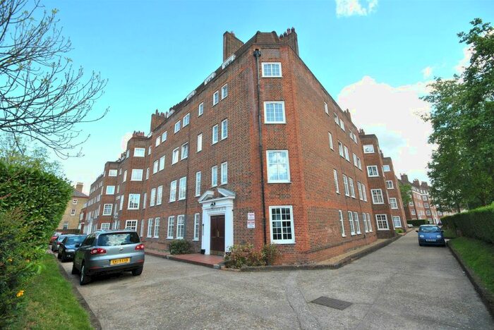 3 Bedroom Flat To Rent In Richmond Road, Twickenham, TW1