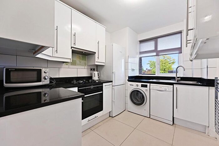 2 Bedroom Flat To Rent In Carlton Hill, London, NW8