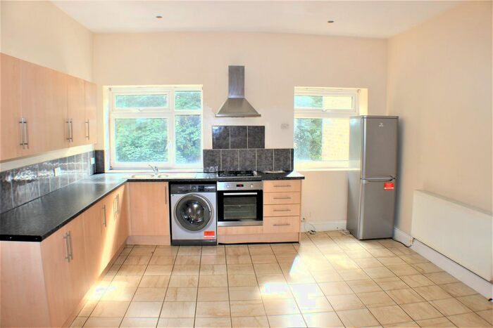 2 Bedroom Flat To Rent In Addington Road, Selsdon, South Croydon, CR2