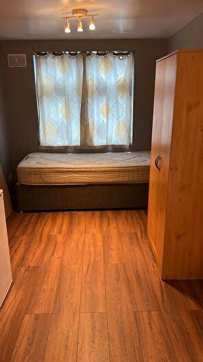 Studio To Rent In Kent Close, Mitcham, CR4