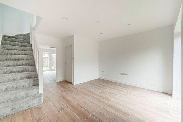 2 Bedroom Property For Sale In Finchley Central, Finchley, London, N3