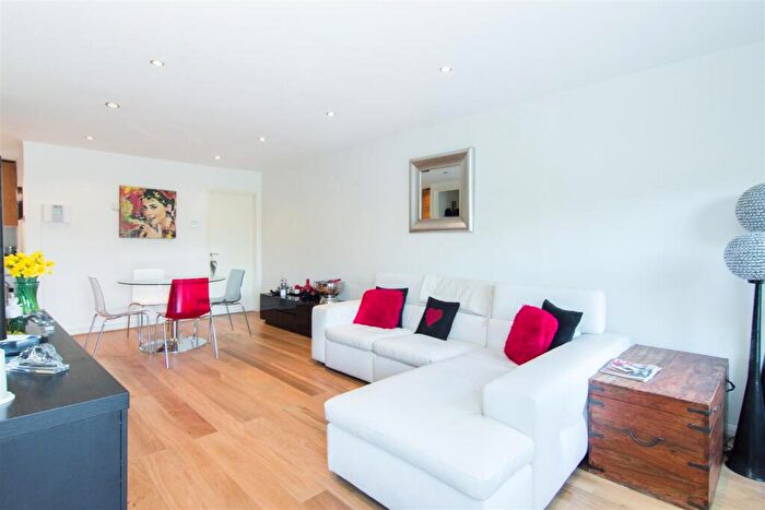 2 Bedroom Flat To Rent In Sheen Lane, East Sheen, SW14