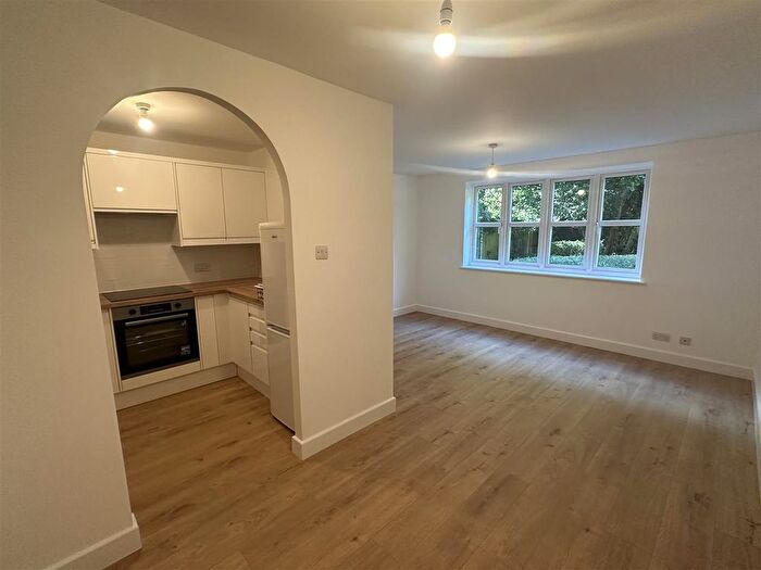 1 Bedroom Flat To Rent In Horseshoe Lane, Watford, WD25