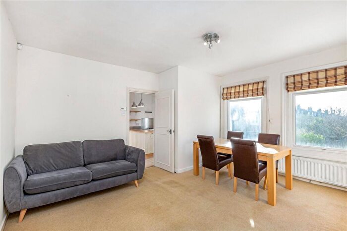1 Bedroom Flat To Rent In Bedford Hill, London, SW12