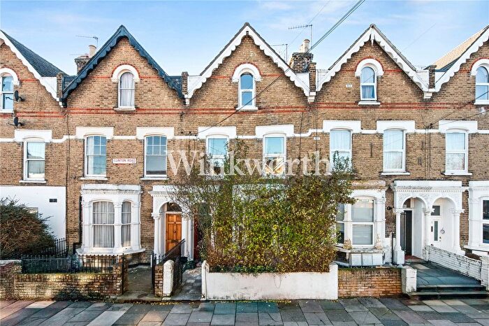 2 Bedroom Flat To Rent In Clinton Road, First Floor Flat, London, N15