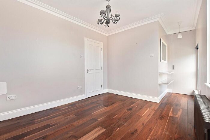 1 Bedroom Terraced House To Rent In Amhurst Road, London, E8