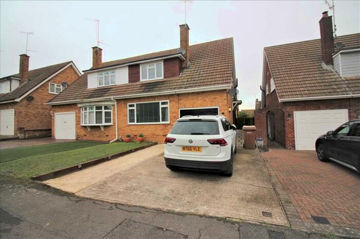 3 Bedroom Semi-Detached House To Rent In Bed Family Home - Great Baddow, CM2