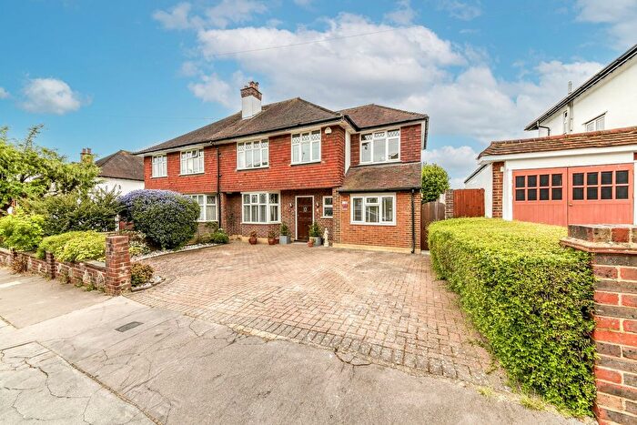 4 Bedroom Semi-Detached House To Rent In Carlton Avenue, South Croydon, CR2