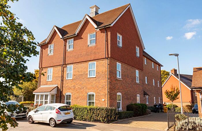 2 Bedroom Flat For Sale In Webber Street, Sandpiper House, RH6