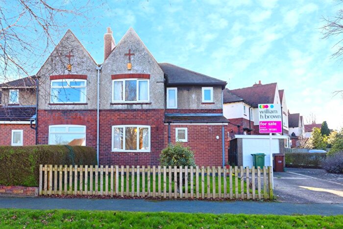 3 Bedroom Semi Detached House For Sale In Mount Crescent, Wakefield, WF2