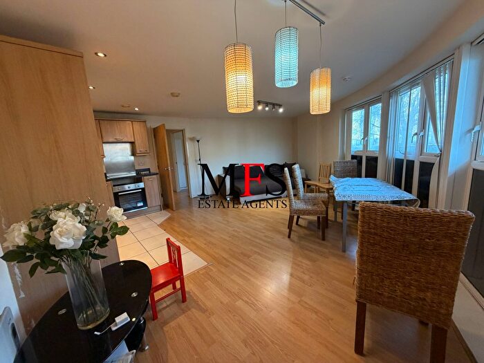 2 Bedroom Flat To Rent In Lanadron Close, Isleworth, TW7