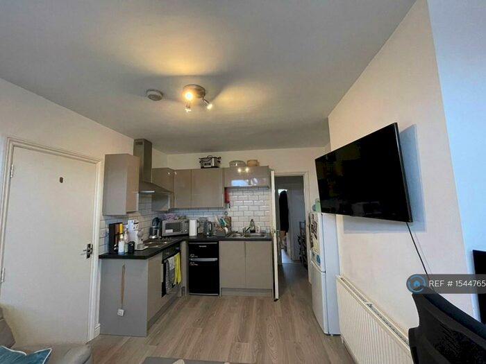 2 Bedroom Flat To Rent In Bournville, Birmingham, B30