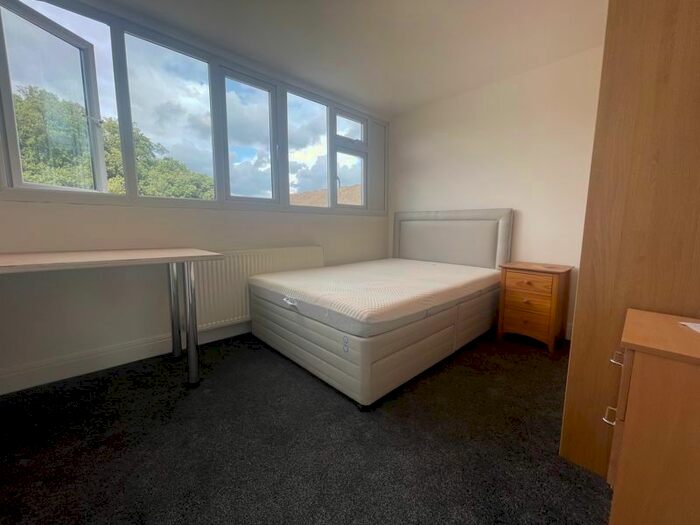 5 Bedroom Terraced House To Rent In Barchester Close, Uxbridge, UB8