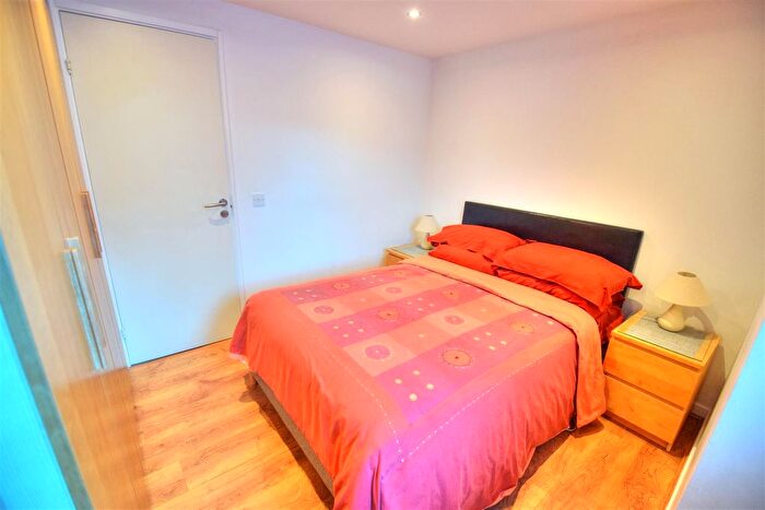 2 Bedroom Flat To Rent In Royal Quay, Liverpool, L3