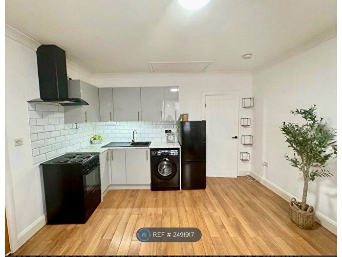 1 Bedroom Bungalow To Rent In Tomswood Hill, Essex, IG6