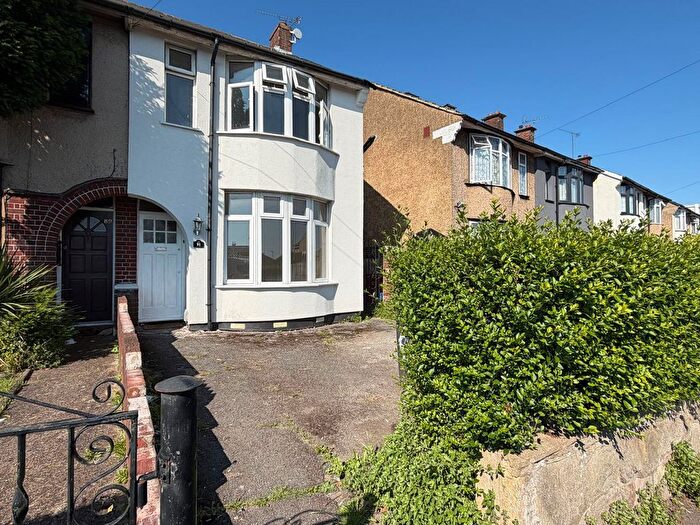 2 Bedroom Detached House To Rent In St. Margarets Avenue, Luton, Bedfordshire, LU3