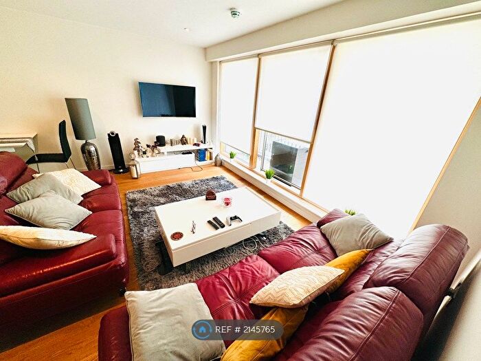 2 Bedroom Flat To Rent In Hardwicks Square, London, SW18