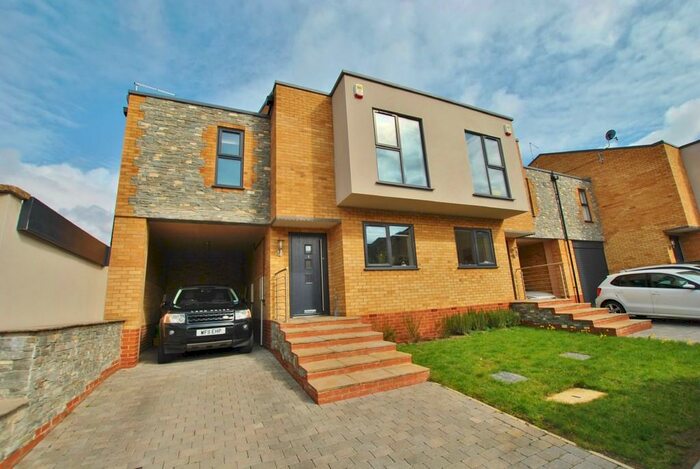 3 Bedroom Semi-Detached House To Rent In Grenville Drive, West Bridgford, NG2