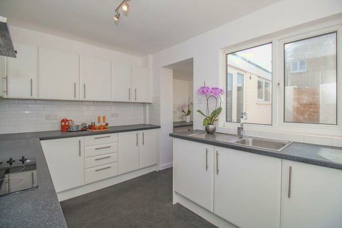 3 Bedroom Terraced House To Rent In Barnard Walk, Keynsham, BS31