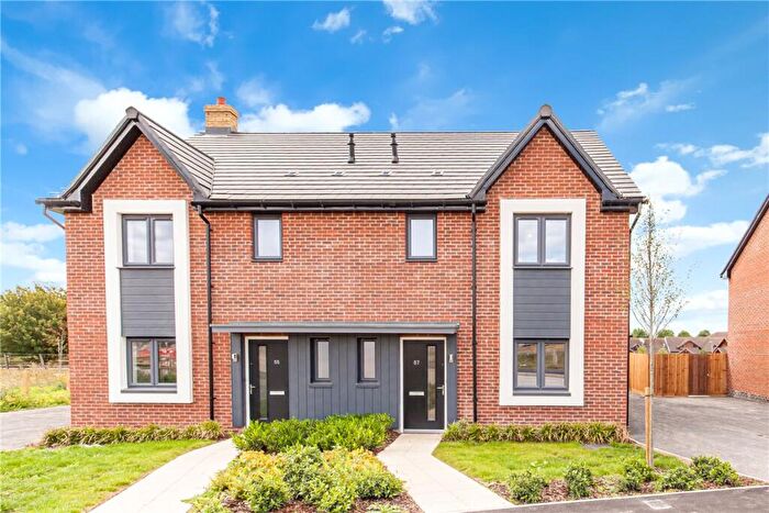 3 Bedroom Semi-Detached House To Rent In Wheatfield Drive, Witney, OX29