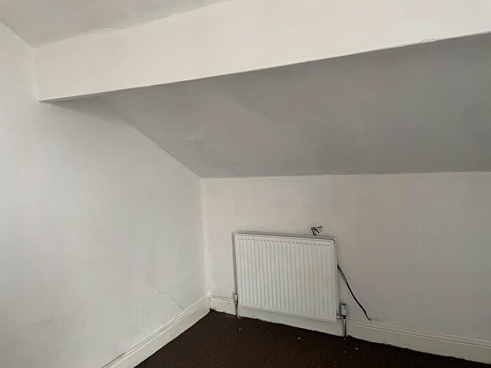 3 Bedroom End Of Terrace House To Rent In Rawson Terrace, Leeds, LS11