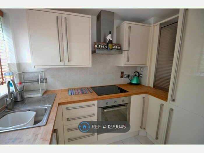 1 Bedroom Flat To Rent In Southlands Grove, Bickley BR1