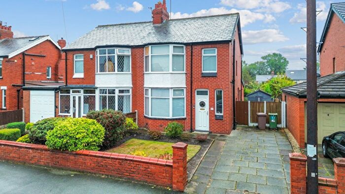 3 Bedroom Semi-Detached House For Sale In Kiln Lane, Dentons Green, WA10