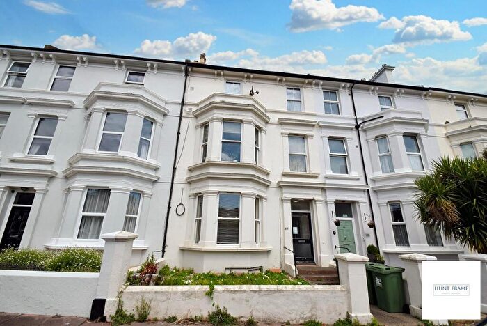 1 Bedroom Apartment For Sale In Upperton Gardens, Eastbourne, BN21