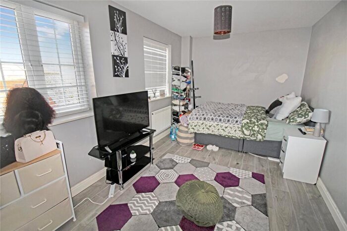 3 Bedroom Terraced House For Sale In Queen Elizabeth Drive, Swindon, Wiltshire, SN25