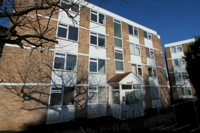 2 Bedroom Flat To Rent In West Park, Mottingham, SE9