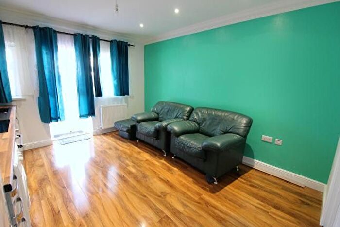 1 Bedroom Flat To Rent In Temple Avenue, Dagenham, RM8