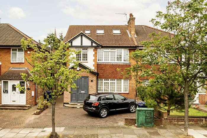 5 Bedroom Semi-Detached House To Rent In Gibbon Road, London, W3
