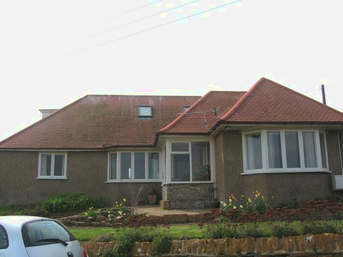 4 Bedroom Detached Bungalow To Rent In Beautifully Located Large Bungalow In West Bay, DT6