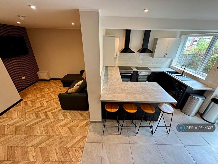 6 Bedroom Semi Detached House To Rent In Beeston Road, Nottingham, NG7