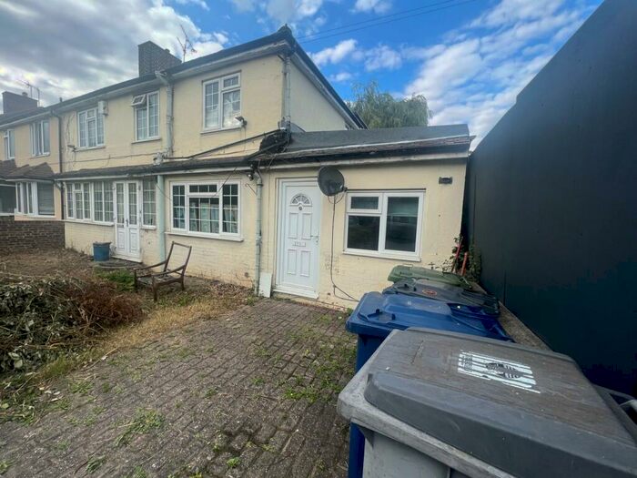 Studio To Rent In Oakleigh Road North, London, N20