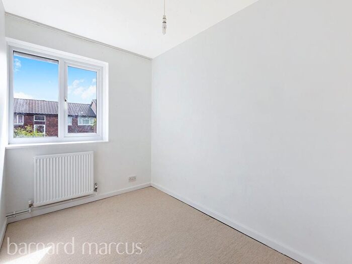 2 Bedroom Flat To Rent In Bardsley Close, Croydon, CR0