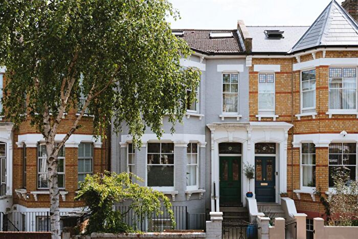 7 Bedroom Terraced House For Sale In Mildenhall Road, Hackney, E5