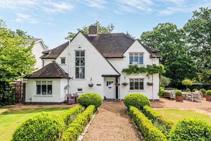 4 Bedroom Detached House For Sale In Oakwood Close, Chislehurst, BR7