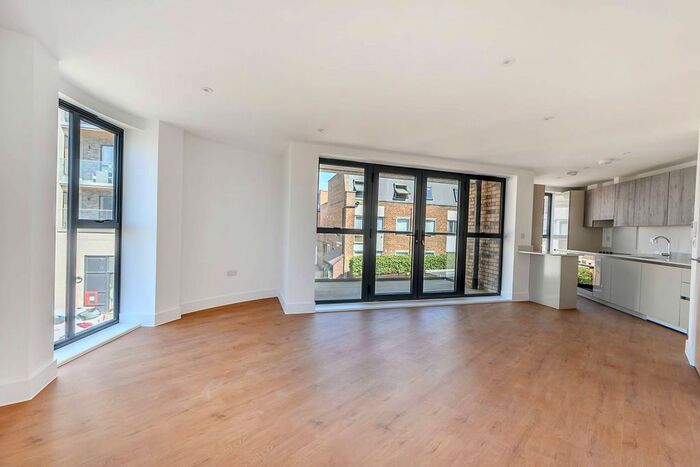 1 Bedroom Flat To Rent In Valley Gardens, Colliers Wood, London, SW19