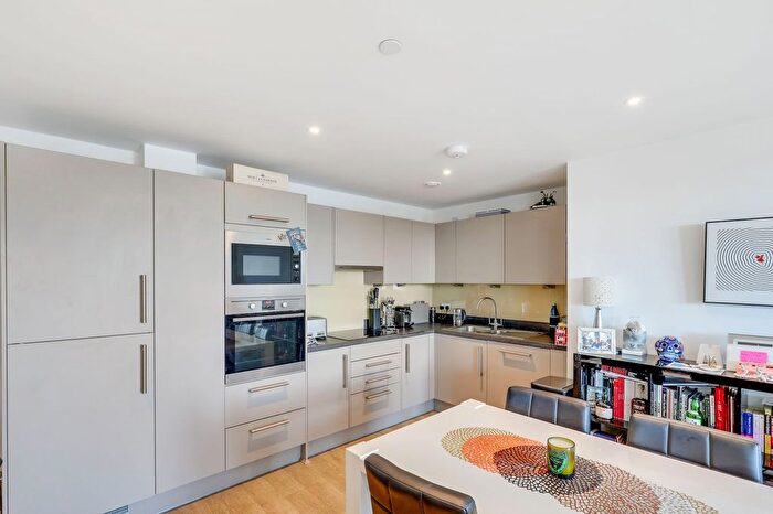 2 Bedroom Flat For Sale In Bessemer Place, London, SE10
