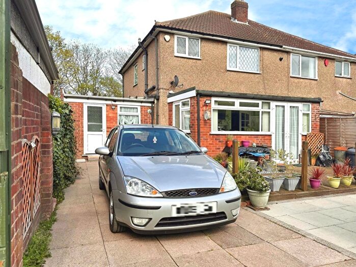 3 Bedroom Semi Detached House For Sale In New Coventry Road, Birmingham, B26