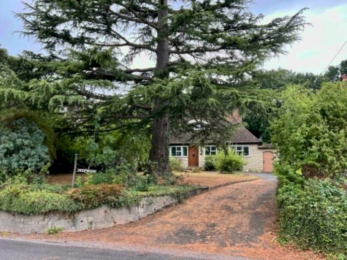 4 Bedroom Bungalow To Rent In Farm Lane, Ashtead, KT21