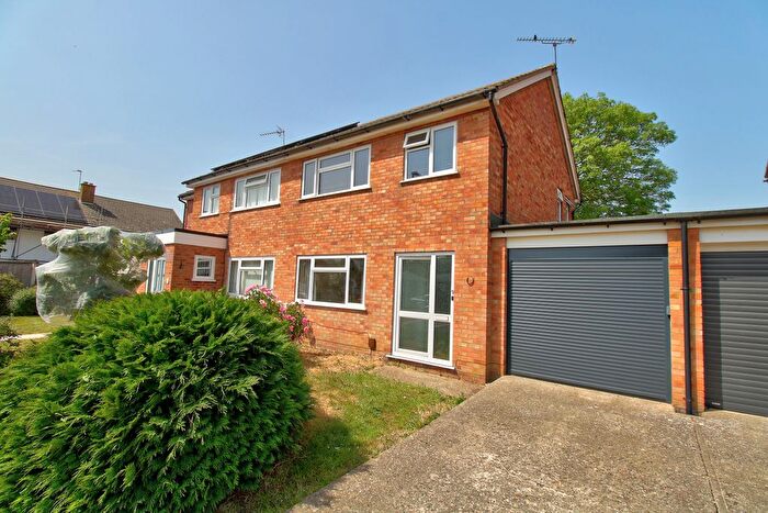 3 Bedroom Semi Detached House For Sale In Lincoln Close, Ipswich, IP1