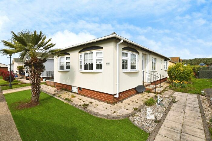 2 Bedroom Park Home For Sale In Creek Road, Canvey Island, SS8