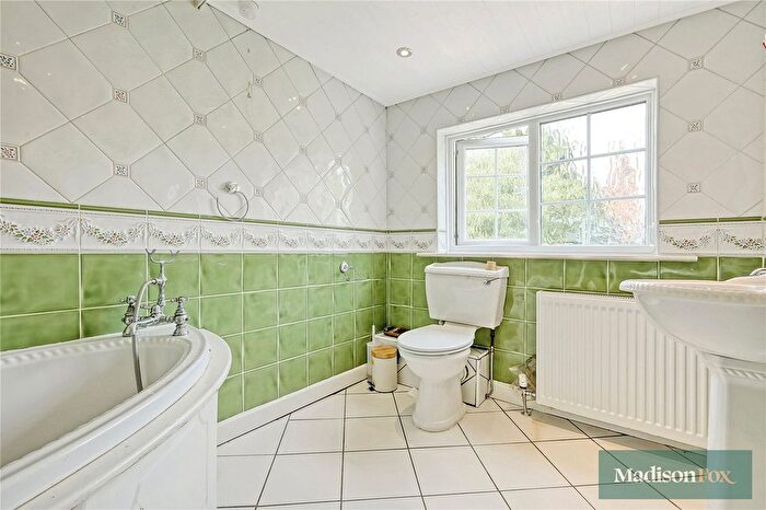 2 Bedroom End Of Terrace House For Sale In Tomswood Hill, Ilford, IG6