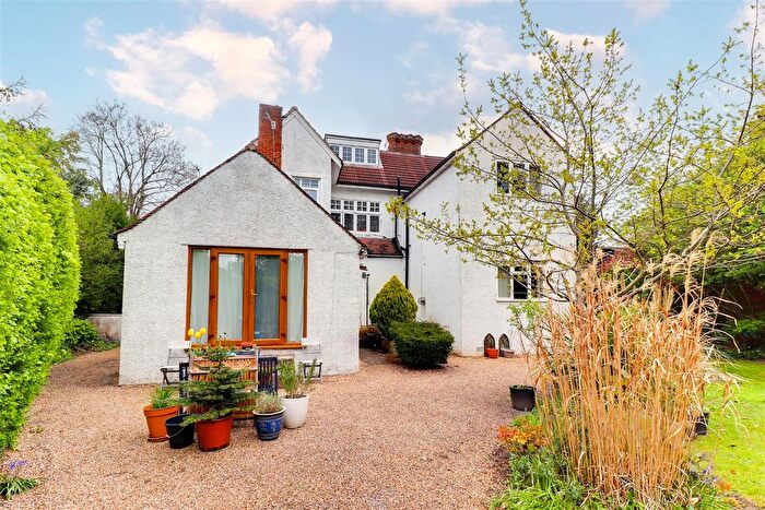 1 Bedroom Flat To Rent In Lower Edgeborough Road, Guildford, GU1