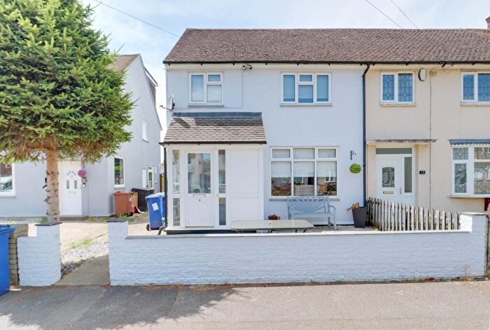 3 Bedroom End Of Terrace House For Sale In Dalroy Close, South Ockendon, RM15