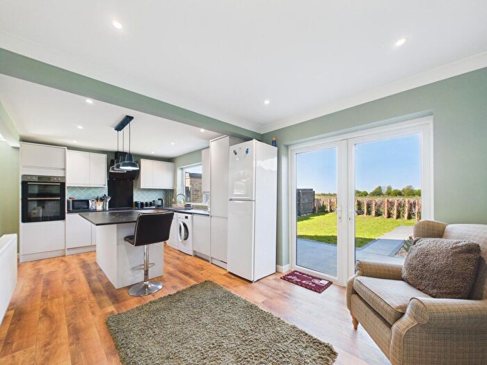 3 Bedroom Detached House For Sale In Walnut Close, Newborough, PE6