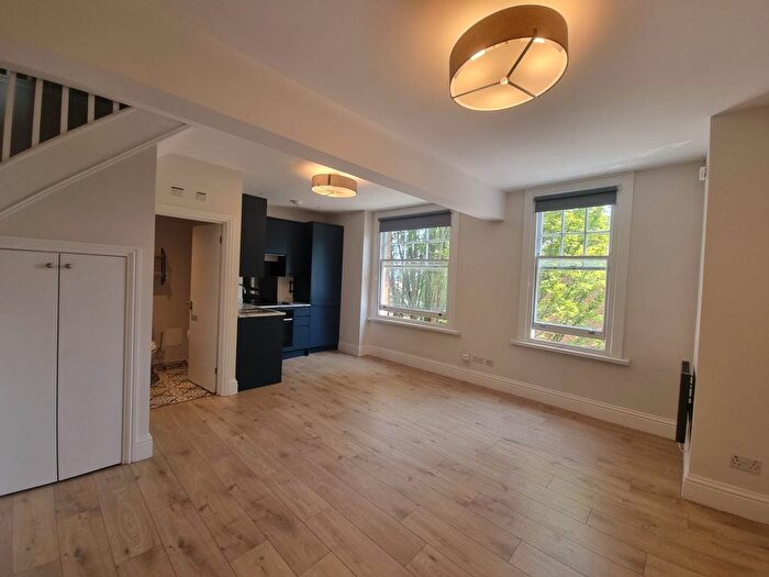 Studio To Rent In Station Road, Winchmore Hill, N21